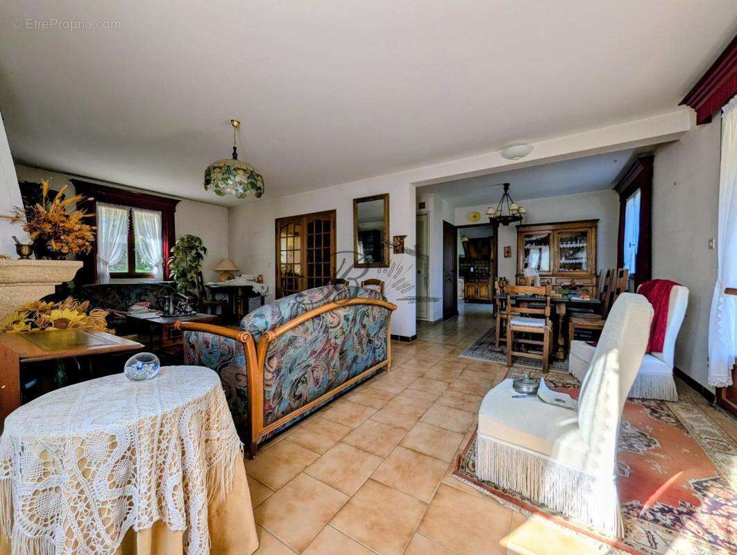 Maison à LA TOUR-D'AIGUES