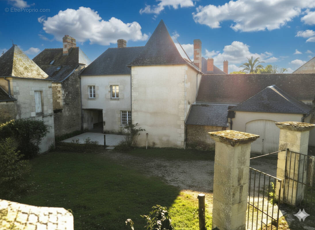 Maison à DANGE-SAINT-ROMAIN