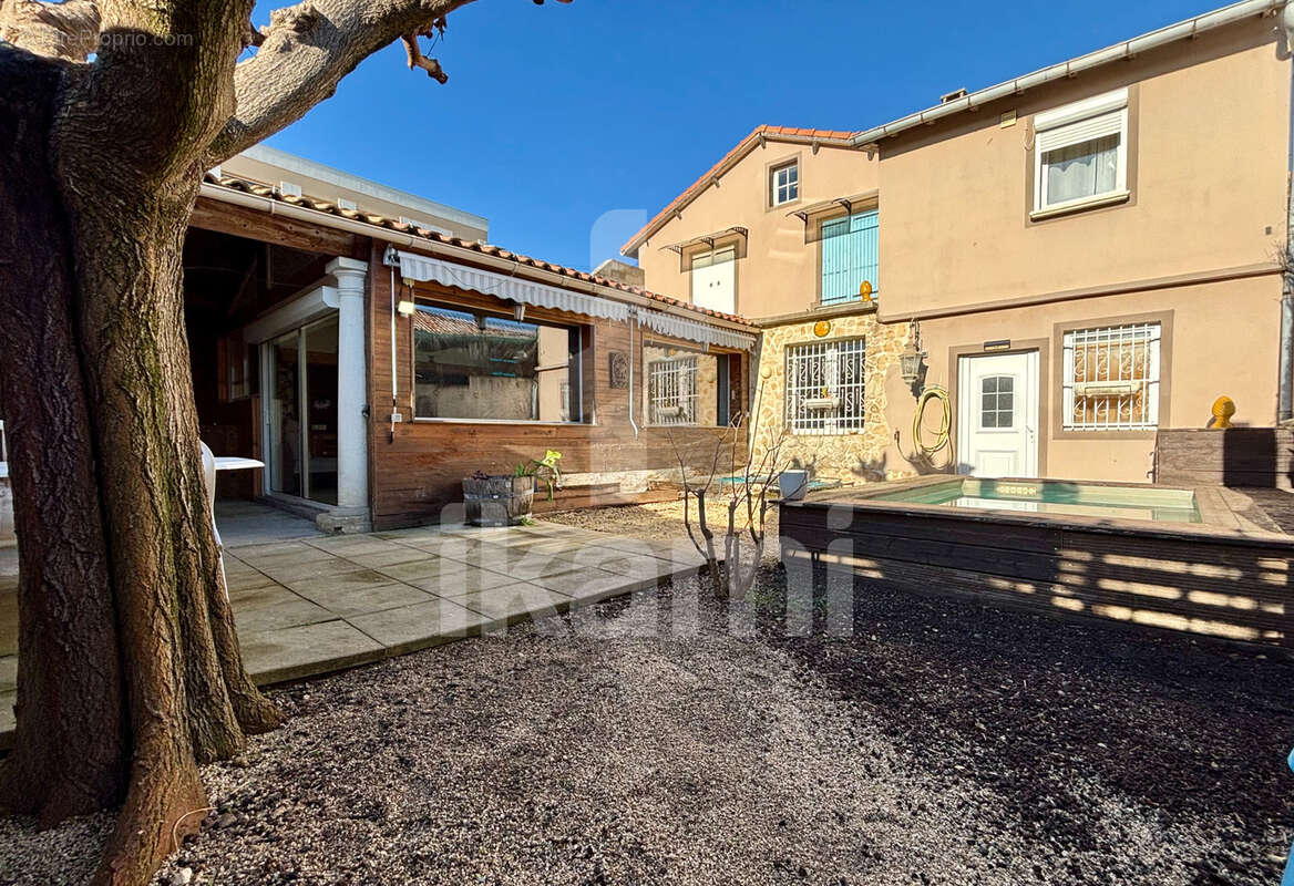 Maison à LAUDUN-L'ARDOISE