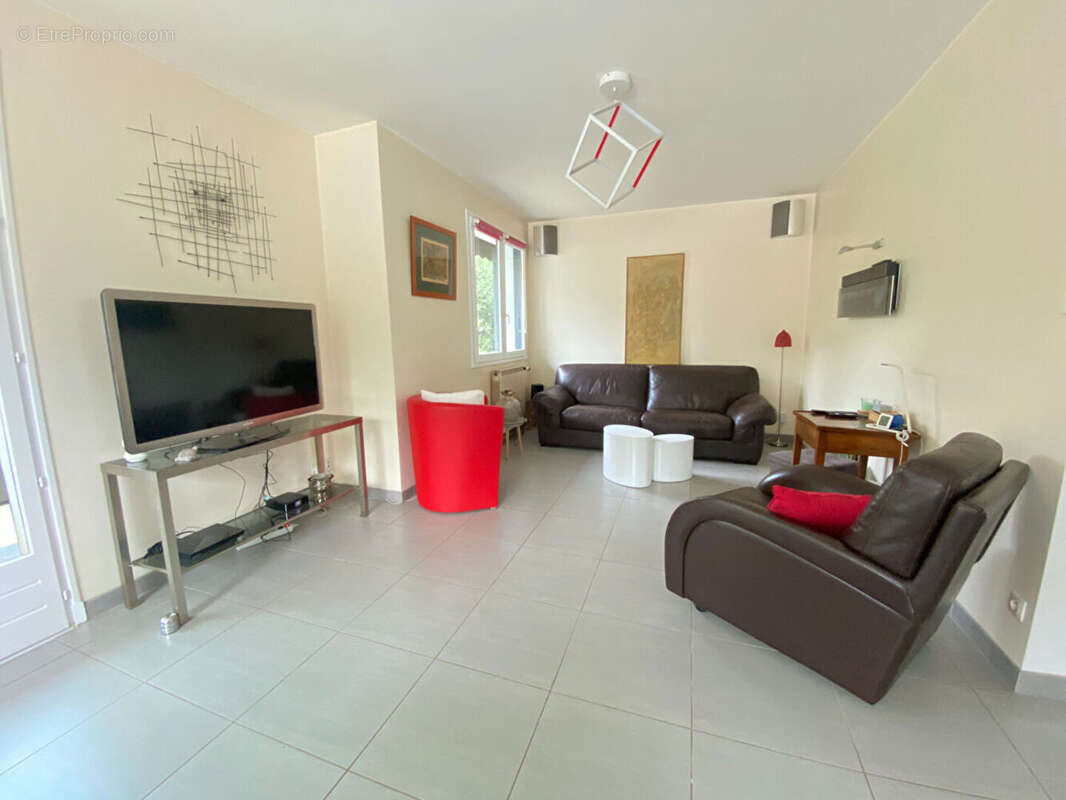 Maison à COLLONGES-AU-MONT-D'OR