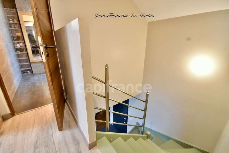 Maison à SCIENTRIER