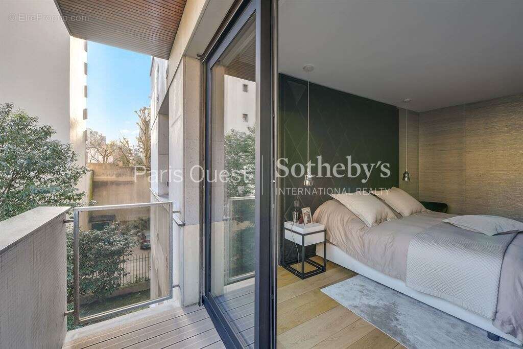Appartement à PARIS-16E