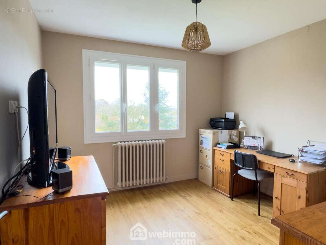 Le palier de l'étage distribue 4 chambres... - Maison à TOUTLEMONDE