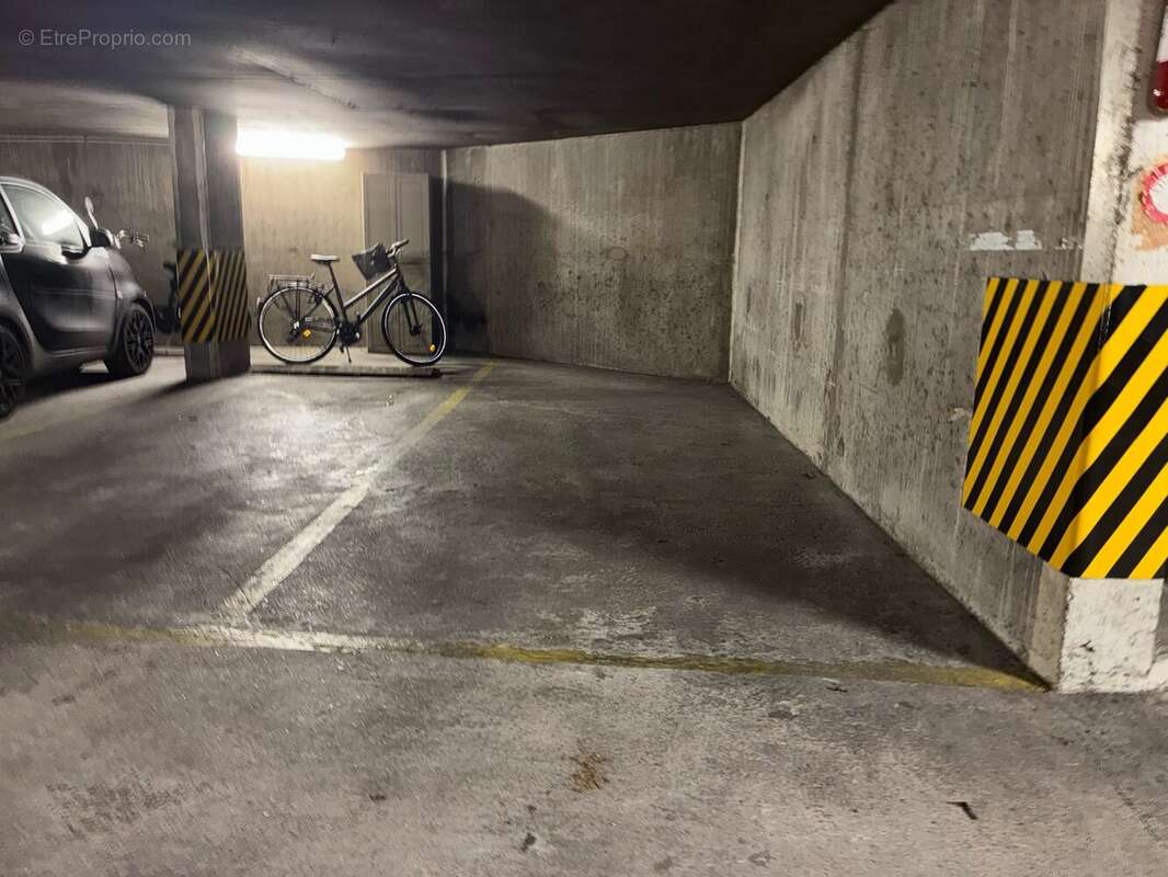Parking à PARIS-15E