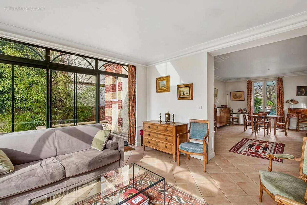 Le vesinet - maison de charme - 6 chambres - 155 m² au sol - terrain 572 m² - 5 mn rer - photo 3