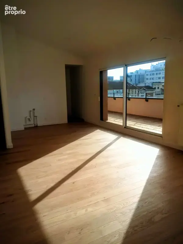 APT 4 traversant avec terrasses et garage en sous- sol - photo 3