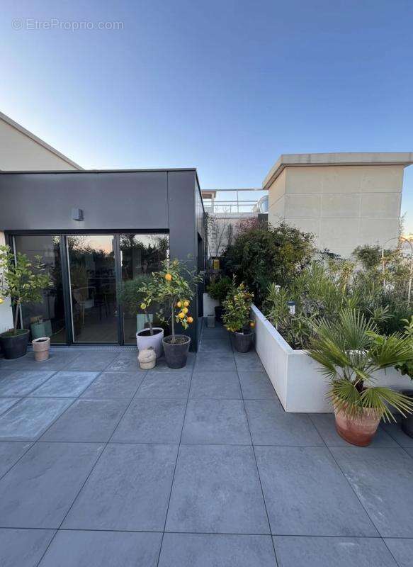 Appartement à LEVALLOIS-PERRET