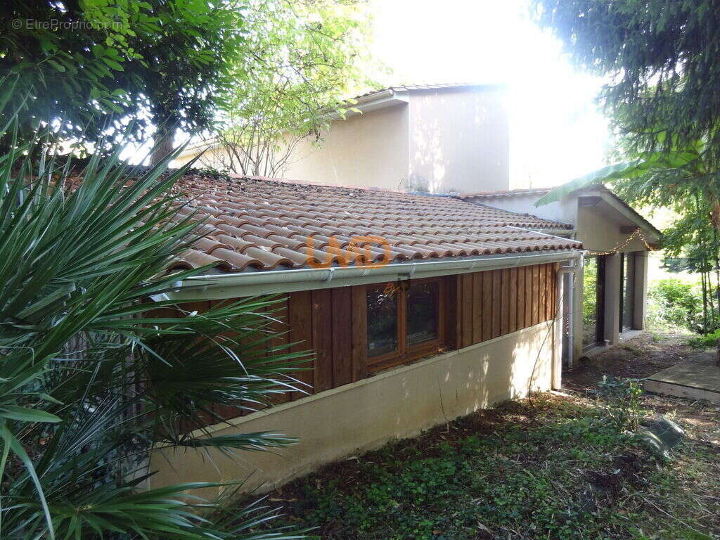 Maison à SAINT-FRONT-DE-PRADOUX