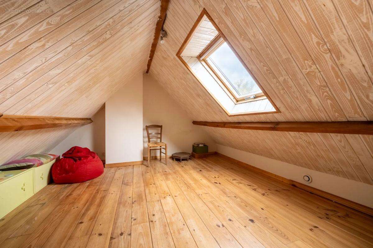 Maison à LA CELLE-LES-BORDES