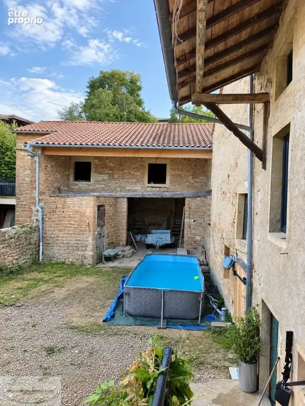 Hurigny  authentique maison en pierre rénovée  4 chambres  dépendances  grand terrain - photo 12
