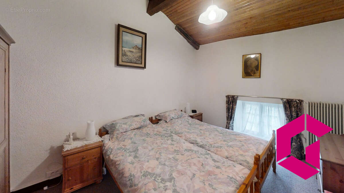 Maison à TOURS-SUR-MEYMONT