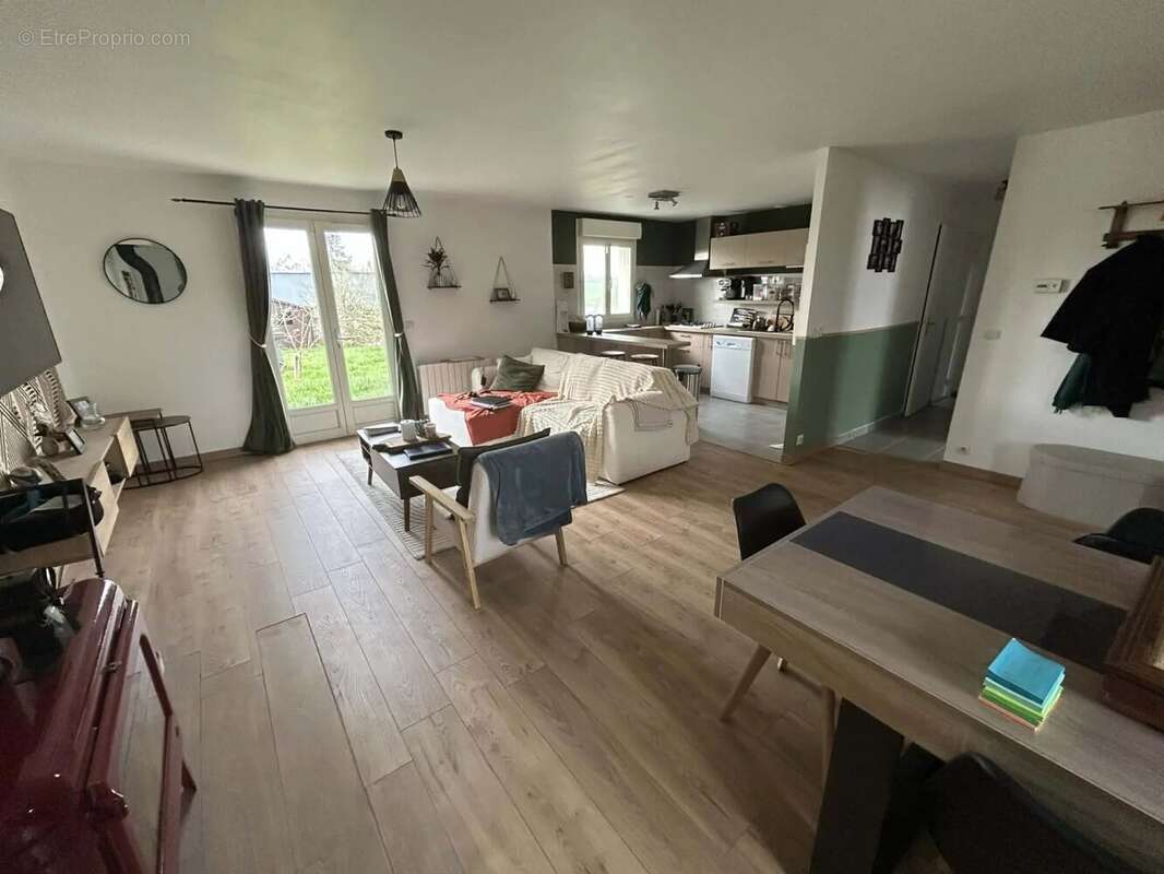 Maison à VILLELOIN-COULANGE