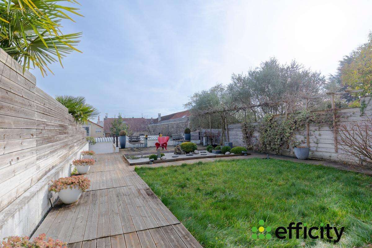 Maison 360 m² à Suresnes  - photo 24