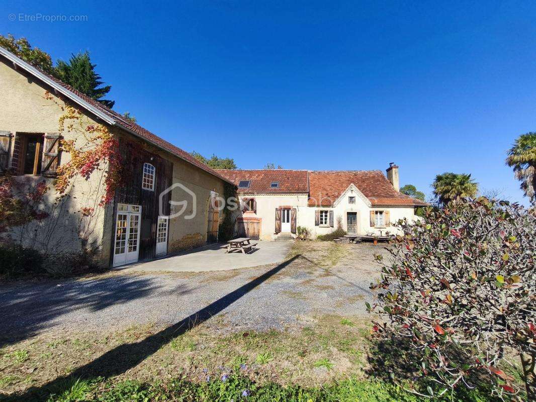 Maison à AURIONS-IDERNES