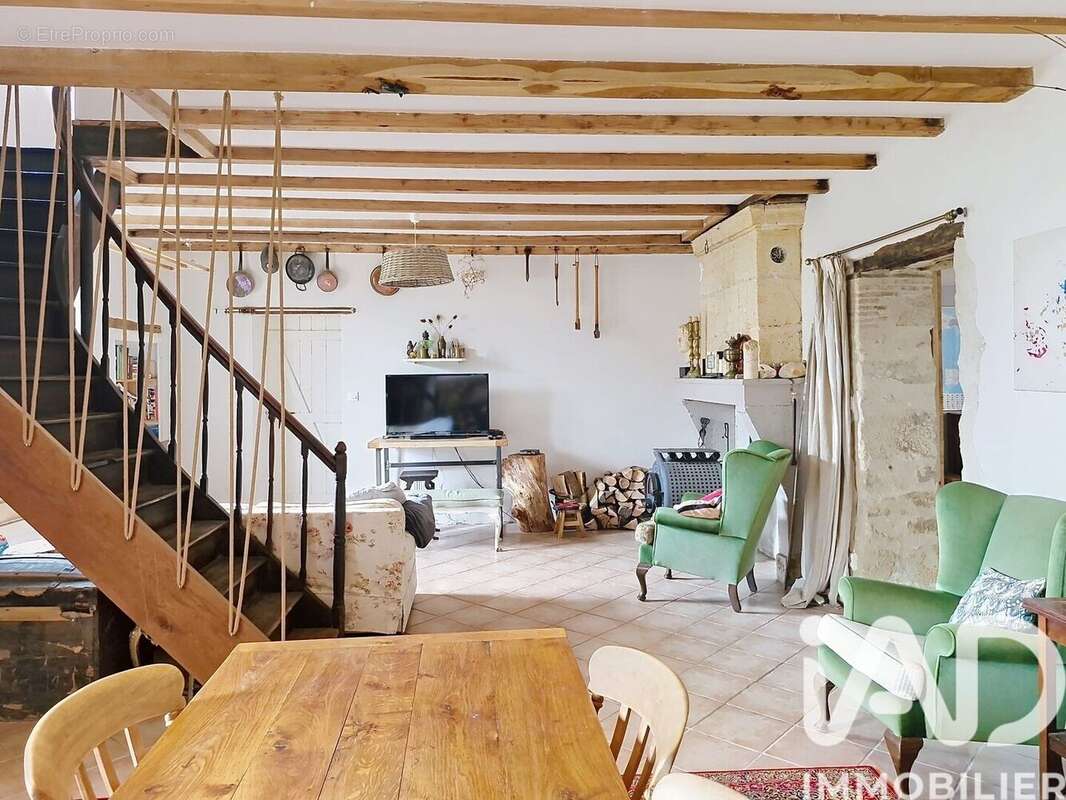 Maison 250 m² à Sainte-Radegonde  - photo 7