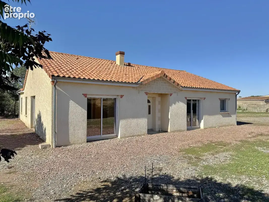   - Maison à THOUARS