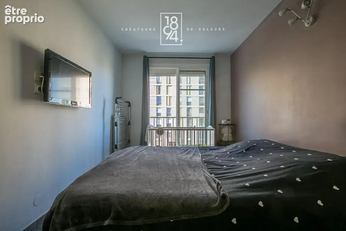 Traversant de type 4 en etage avec parking ,balcon et cave - photo 12