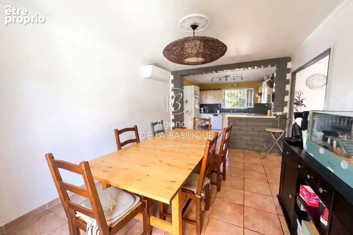 Maison 6 pièces 121 m² à vendre à Saint-Maximin-La-Sainte-Baume (83470) - photo 8