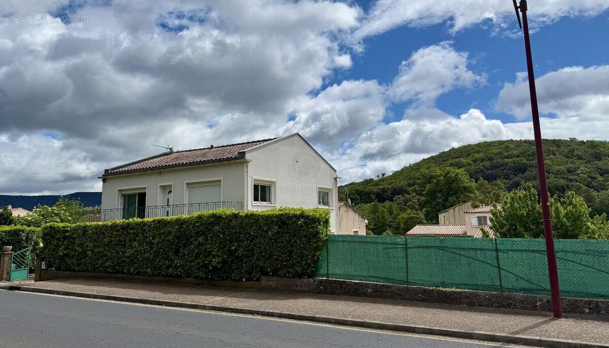 Maison à LA TOUR-SUR-ORB