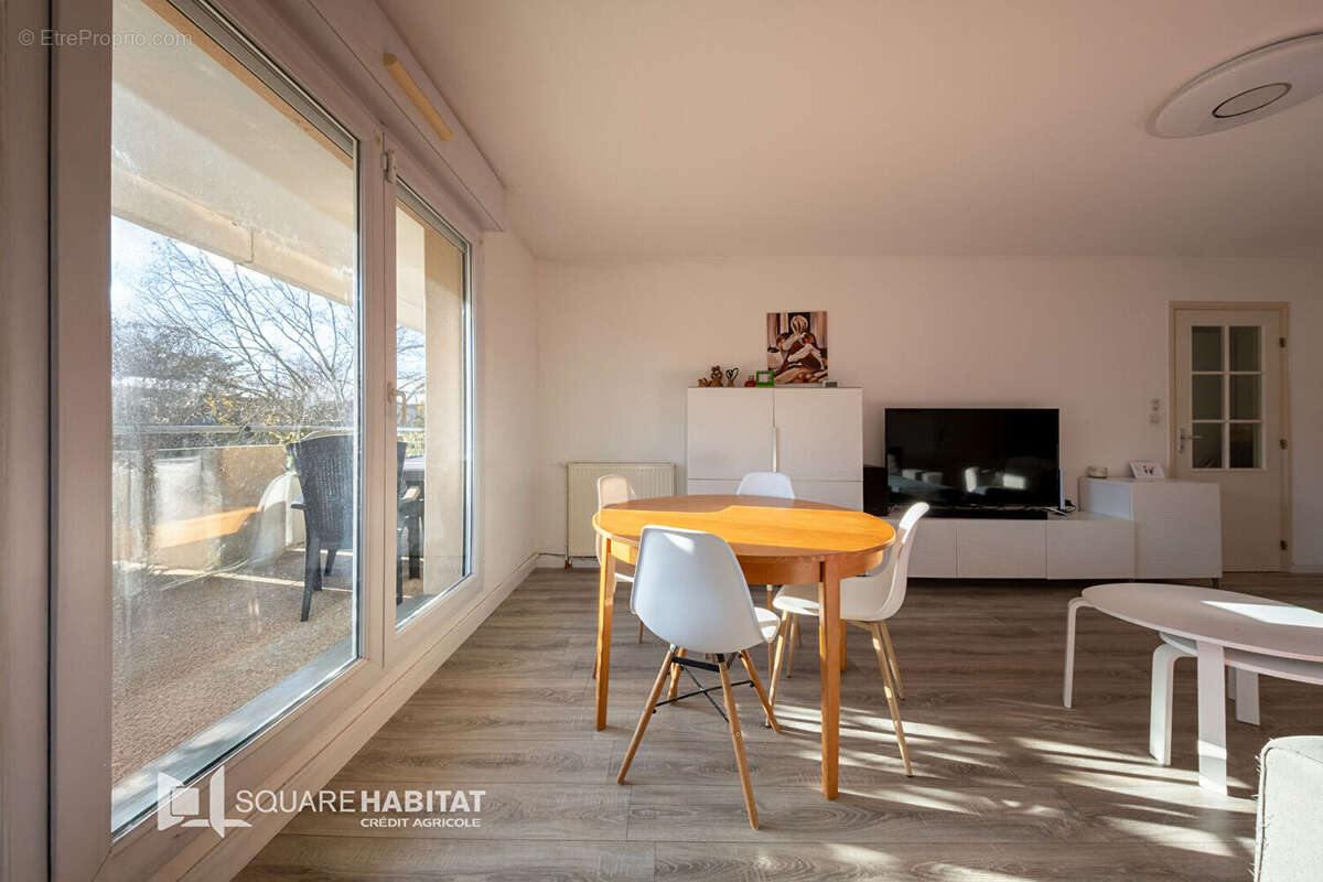 Appartement à FROUZINS