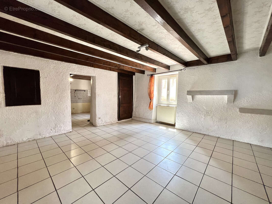 Maison à MARCILLY-LE-CHATEL