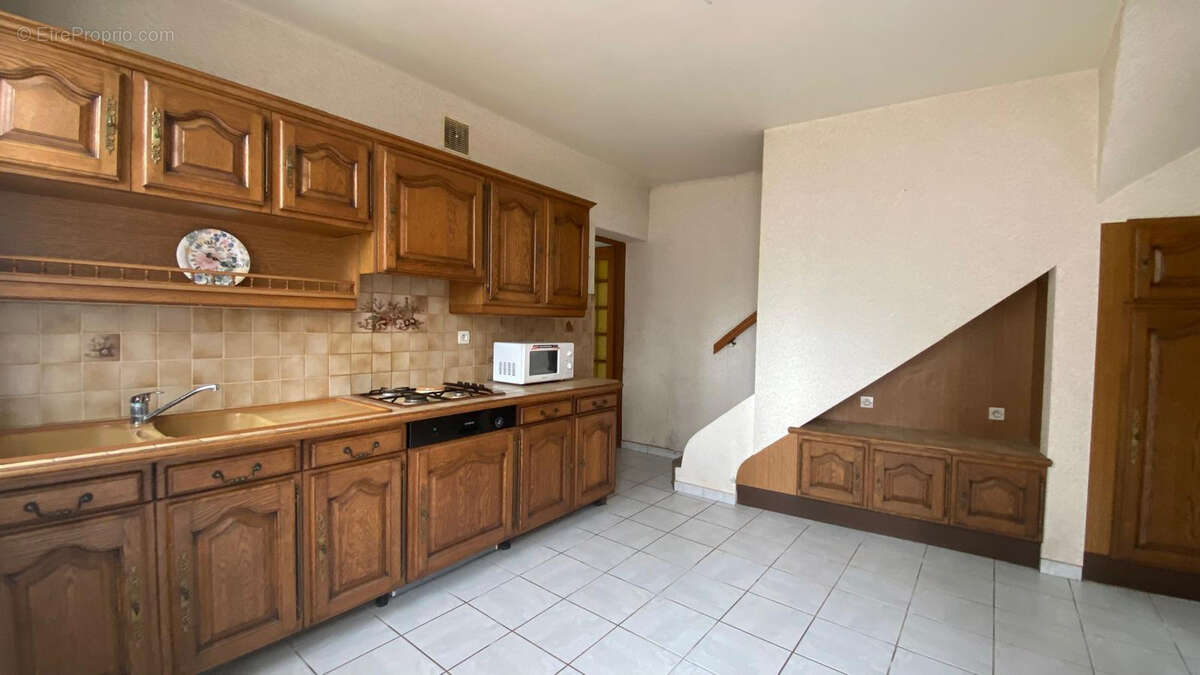 Maison 3 pièces avec grand jardin et dépendances - photo 3