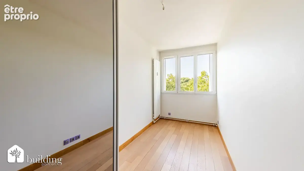 A vendre - Neuilly-sur-Seine Proche Saussaye - Appartement 6 pièces avec balcon de 97.10m² - photo 8