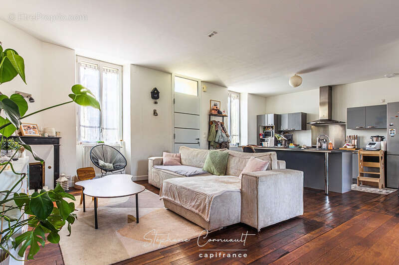 Maison de 147 m² avec piscine et jardin - photo 2
