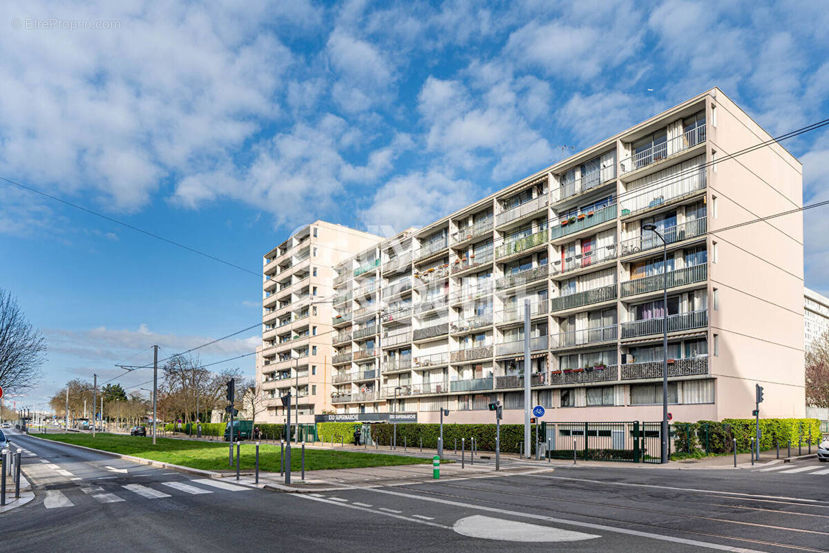 Appartement à VILLENEUVE-LA-GARENNE
