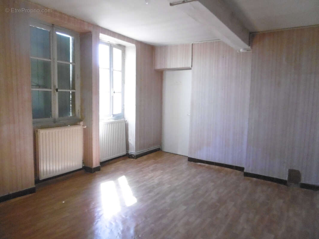 Maison à MONTCEAUX-L'ETOILE
