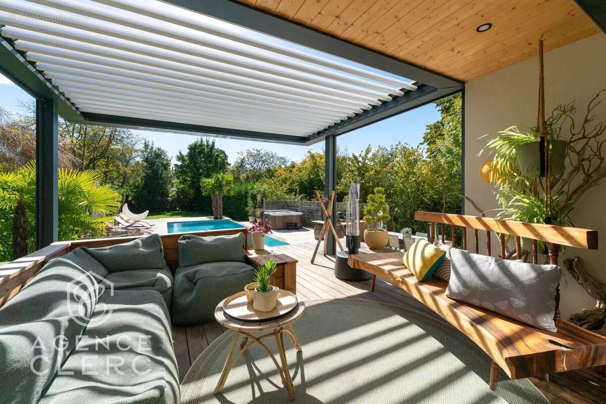 Maison à MENTHON-SAINT-BERNARD