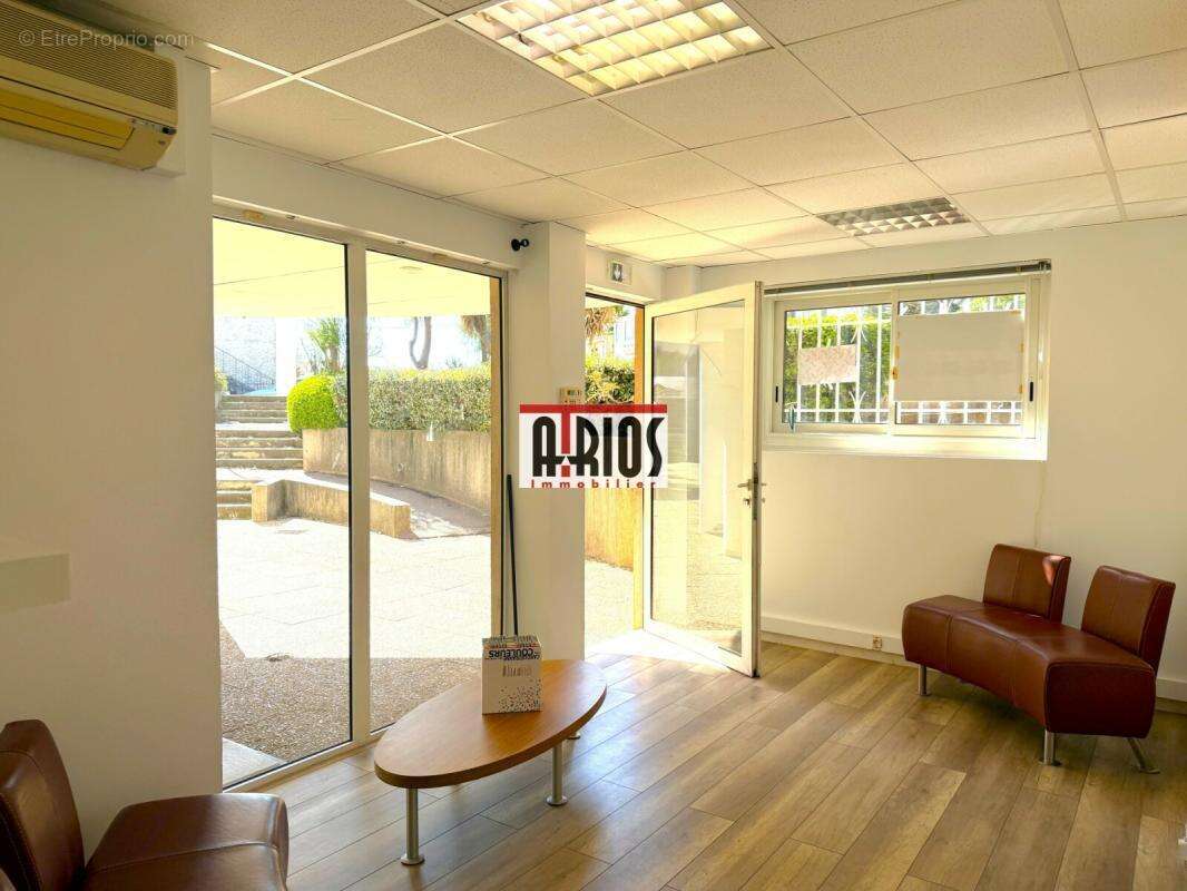 Local commercial de 49m² - photo 3