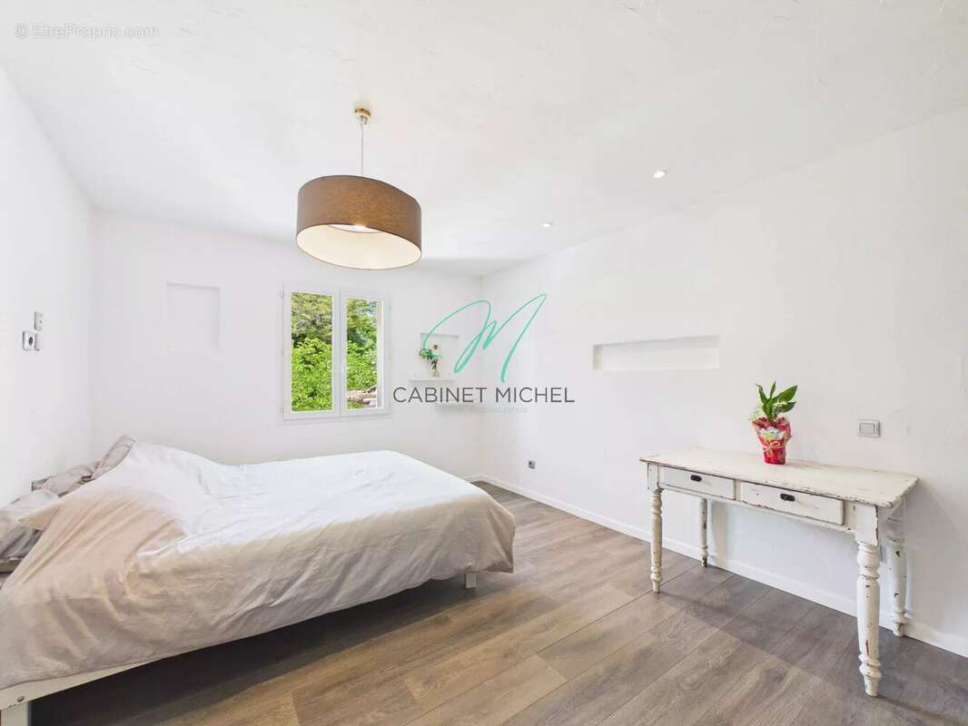 Maison à ROQUEFORT-LES-PINS