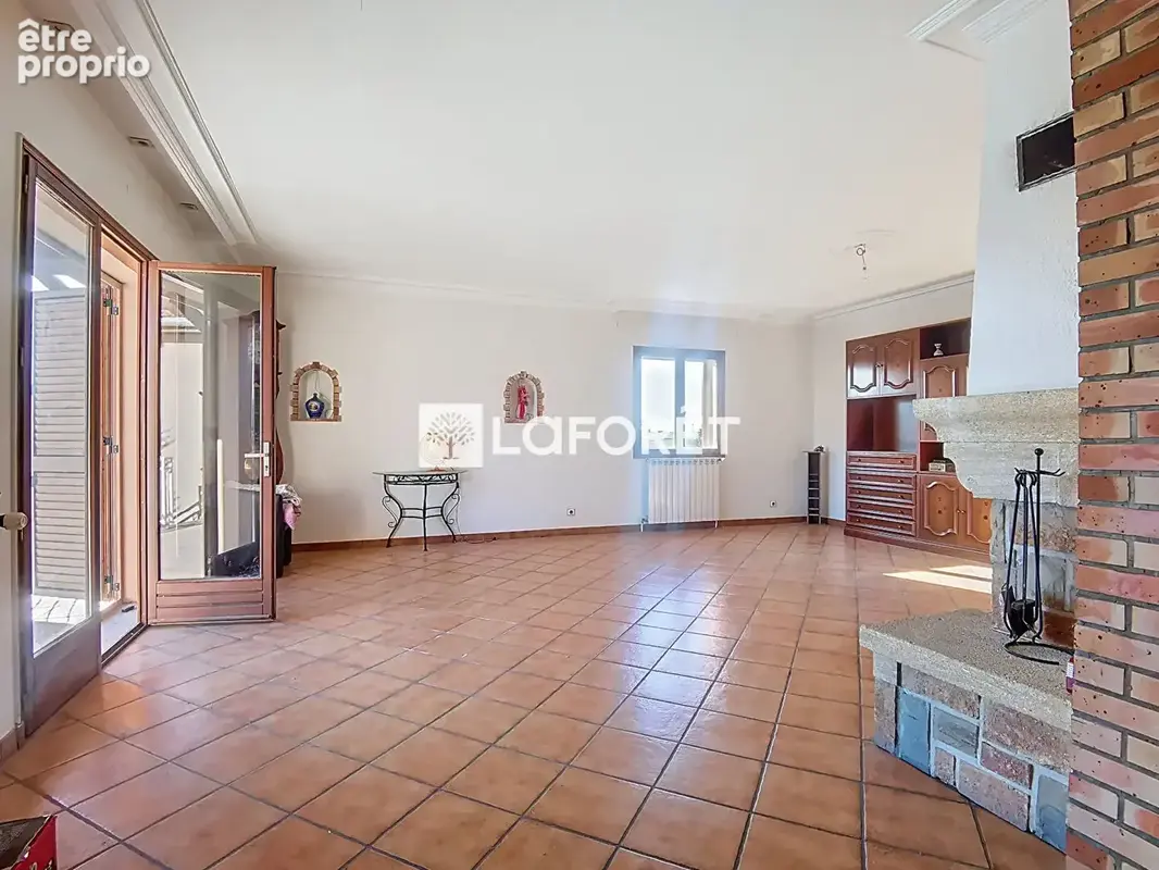 Maison familiale avec piscine, beaux volumes et espace indépendant - photo 6