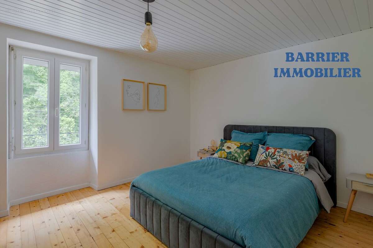 Maison à VAULX-MILIEU