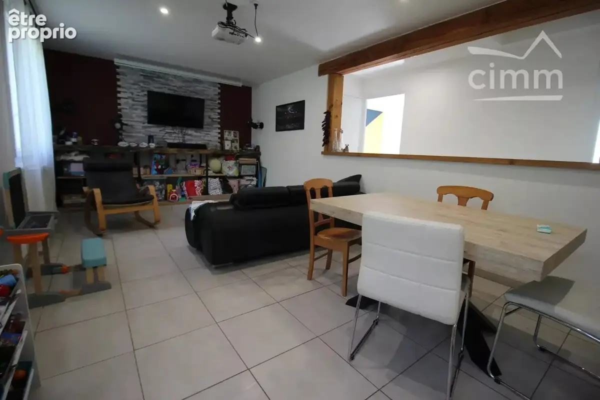 A vendre une maison entièrement rénovée avec jardin et garage - photo 12