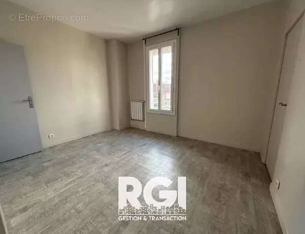 Maison à LE MESNIL-SAINT-DENIS