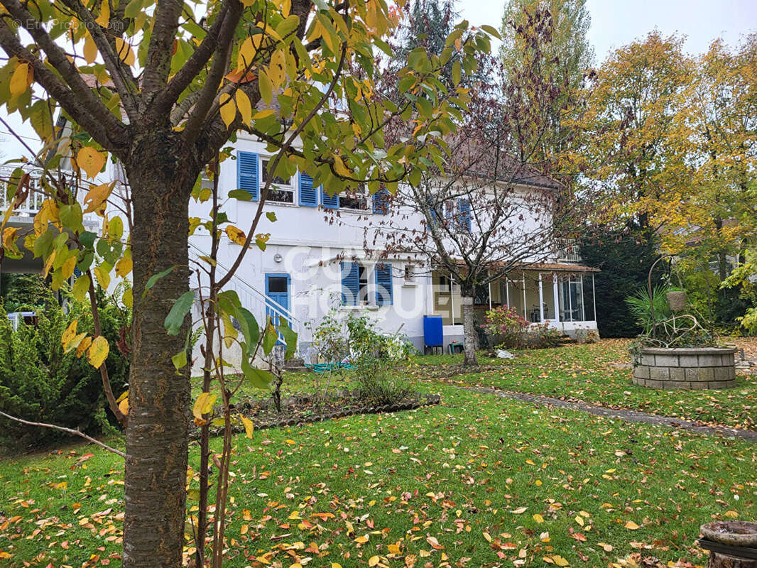 Maison à LA CELLE-SAINT-CLOUD