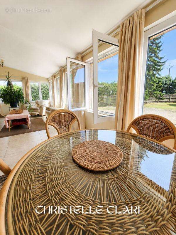 Domaine 374 m² sur terrain de 3,59 ha - photo 11