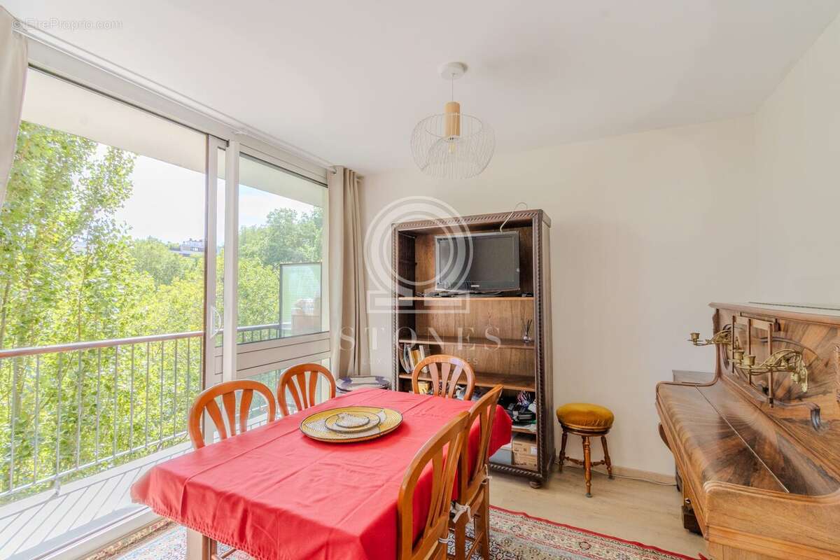 Appartement à FONTENAY-LE-FLEURY