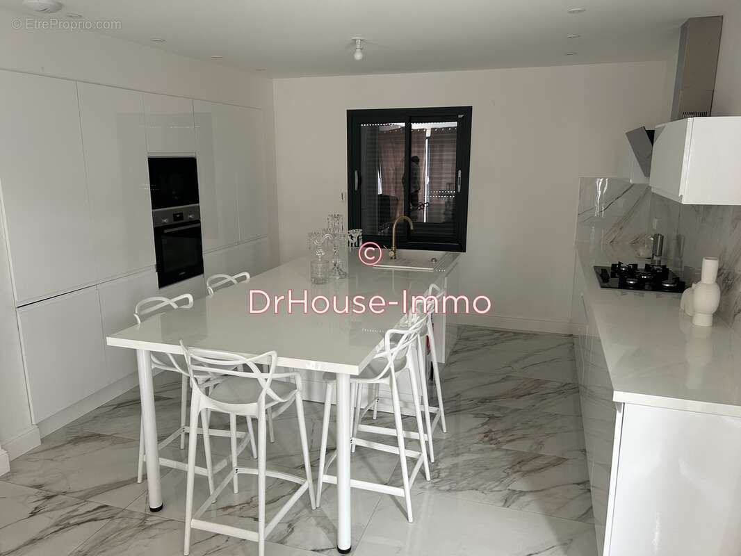 Maison 100 m² à La Couronne  - photo 4
