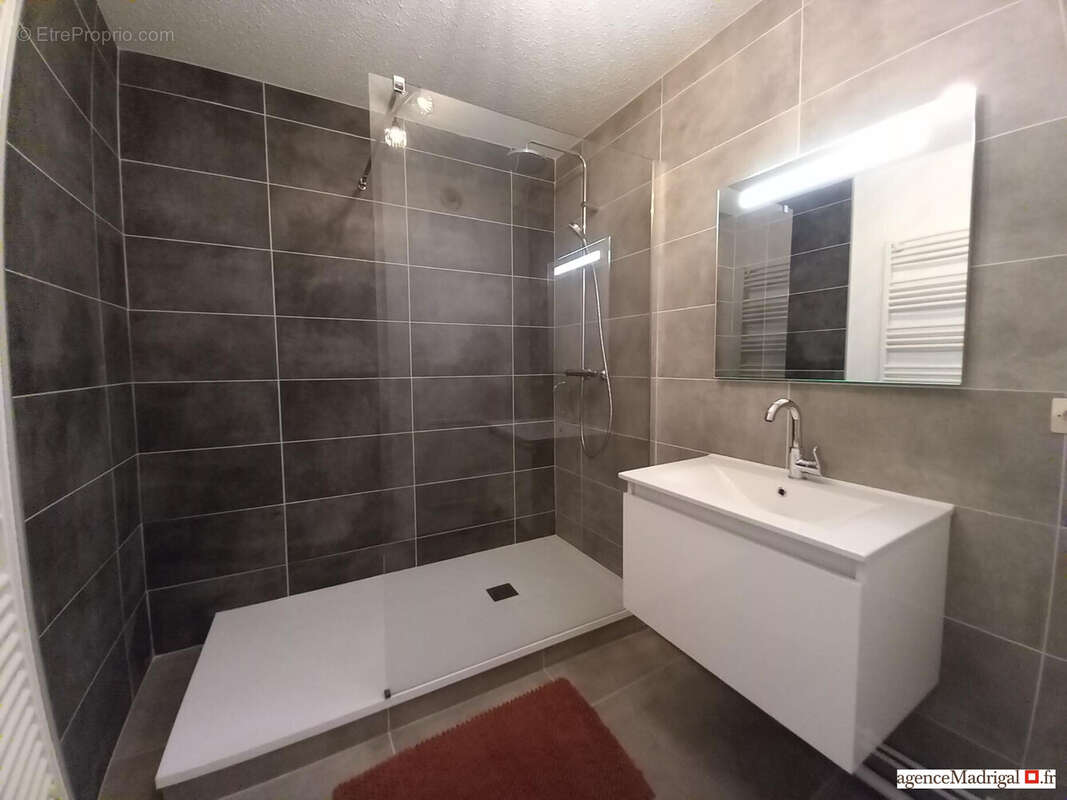 Appartement à RIVES