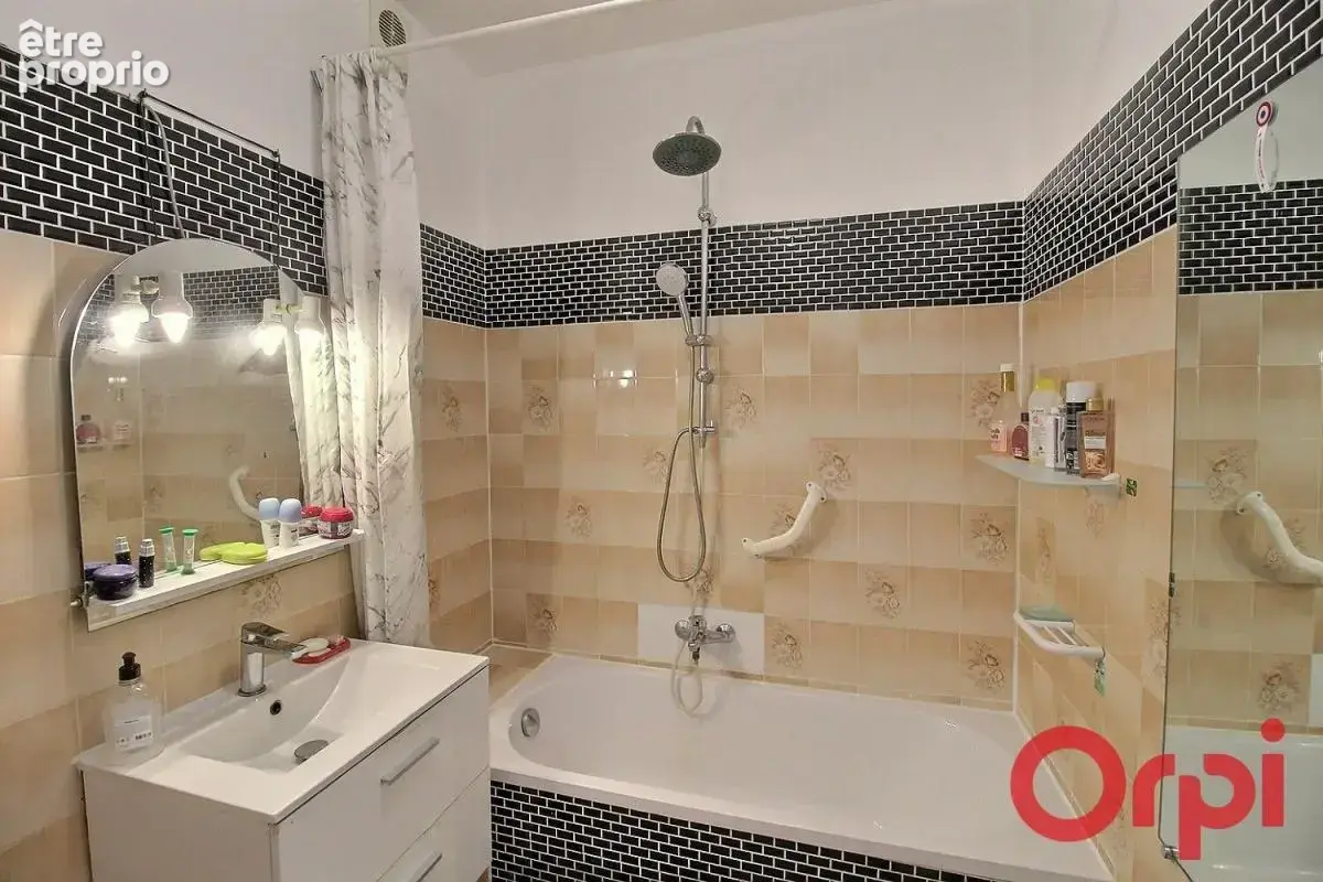 Marseille 13003 – Quartier La Villette : T3 traversant 74 m² – Lumineux – Balcon & Cave - photo 5