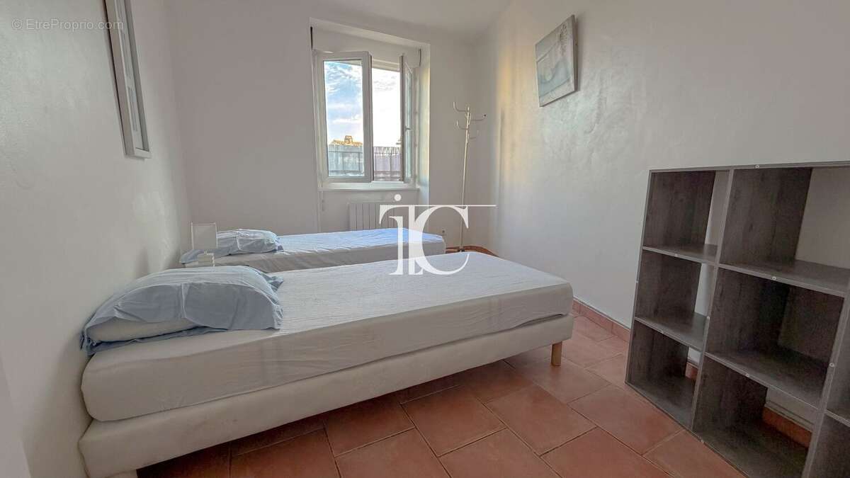 Appartement de  plain pied 2 chambres de 69m2 dans le centre historique des vans tous commerces a pieds - photo 8