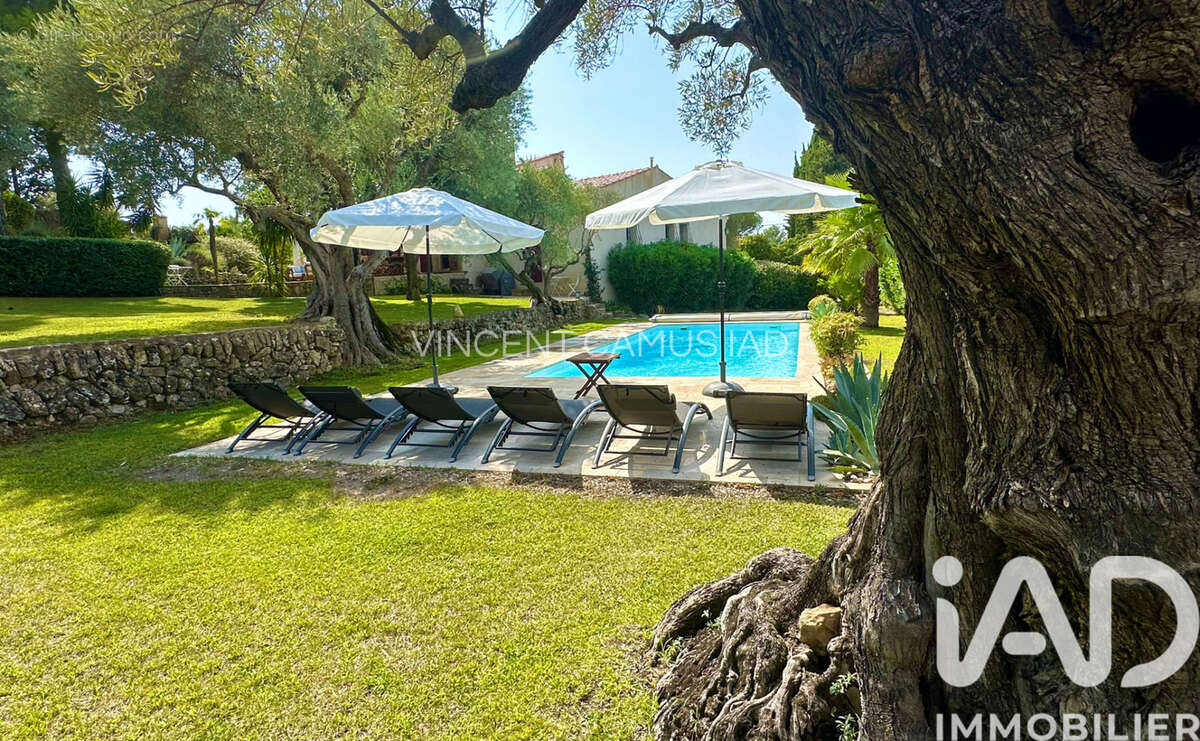 Photo 2 - Maison à LE CASTELLET