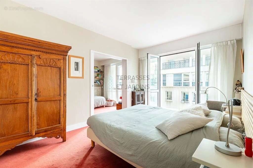 Appartement à PARIS-14E