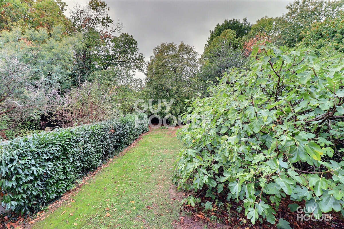 Maison à SAINTE-GENEVIEVE-DES-BOIS