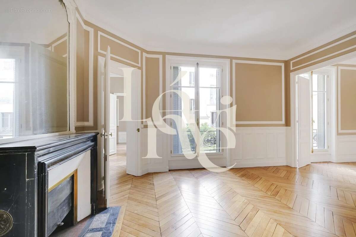 Appartement à PARIS-17E