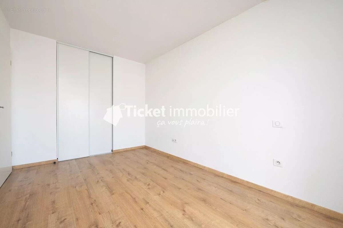Appartement t3 61m2 cornebarrieu avec balcon, deux places de parking, concierge etc... - photo 4