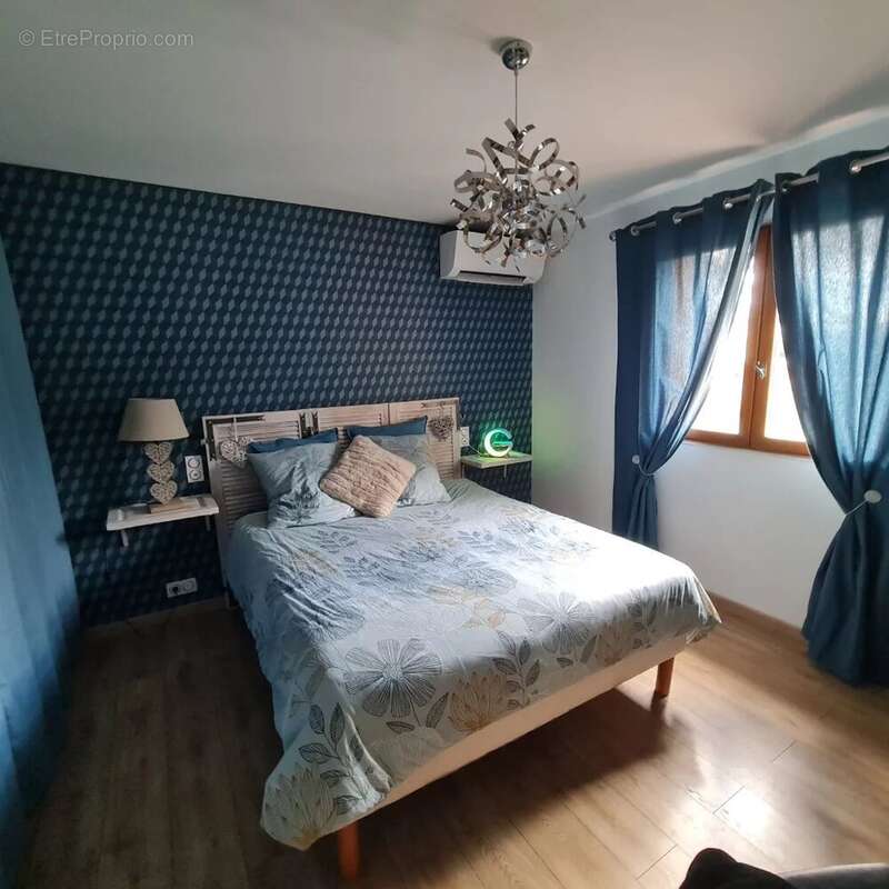 Maison à SAINT-CEZAIRE-SUR-SIAGNE